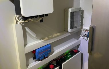 Як обрати інвертор і акумулятор для сонячної електростанції: просте пояснення без “води”