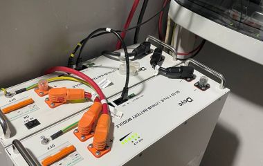 Сонячна електростанція для ОСББ та багатоповерхових будинків: як забезпечити світло, ліфти і безпеку 24/7